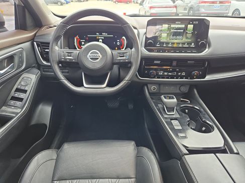 Used 2021 Nissan Rogue Platinum FWD image 28