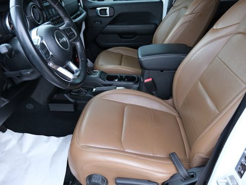 Used 2022 Jeep Gladiator Overland w/ Popular Equipment Package AWD/4WD image 5