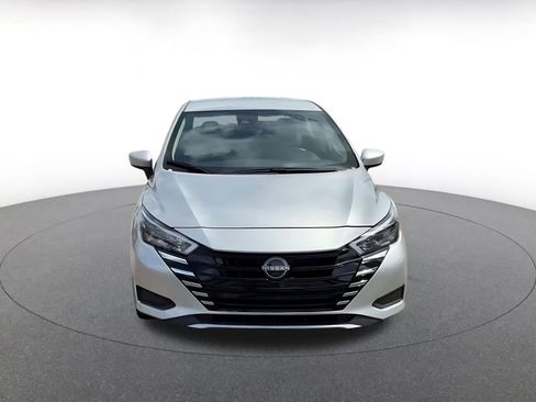 Used 2025 Nissan Versa SV image 4