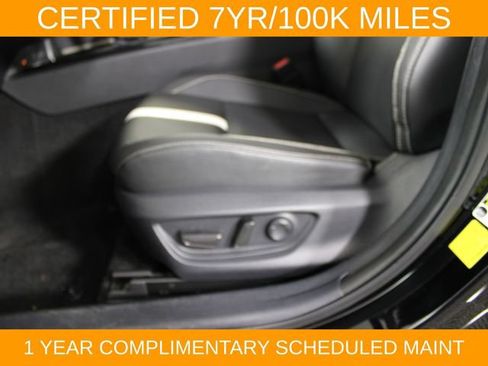 Used 2025 Toyota Camry SE FWD image 19