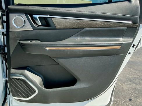 Used 2025 Buick Enclave Avenir w/ Super Cruise Package image 26