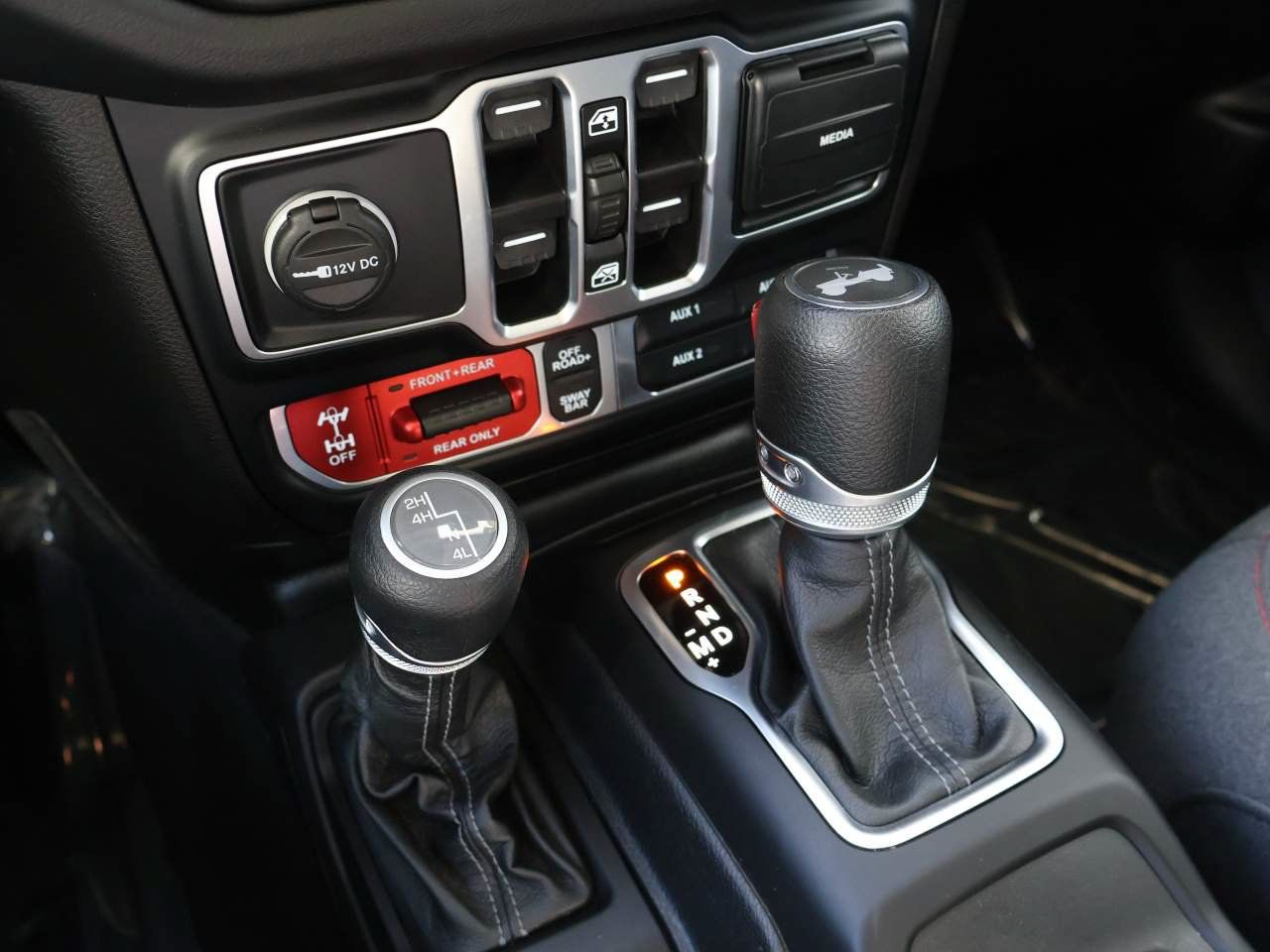 Used 2025 Jeep Wrangler Unlimited Rubicon AWD/4WD image 15