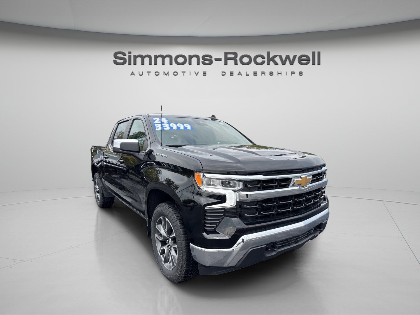 Used 2024 Chevrolet Silverado 1500 LT AWD/4WD image 5