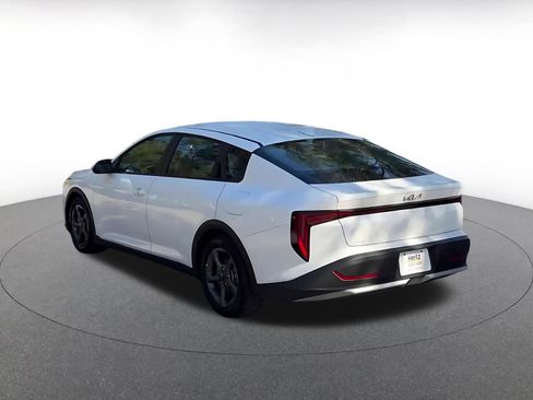 Used 2025 Kia K4 LXS image 11