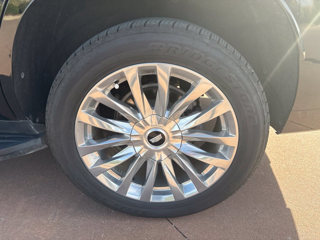 Used 2021 Cadillac Escalade Premium Luxury AWD/4WD image 17