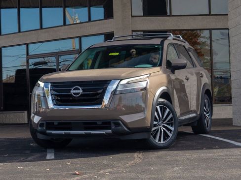 Used 2024 Nissan Pathfinder Platinum w/ Cargo Package image 11