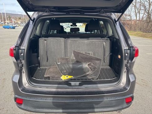 Used 2019 Toyota Highlander LE image 17