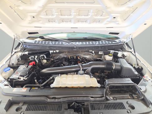 Used 2024 Ford Expedition XLT AWD/4WD image 9