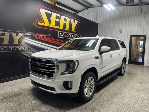 Used 2022 GMC Yukon XL SLT AWD/4WD image 1