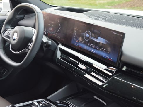 Certified 2024 BMW 530i w/ Premium Package image 36