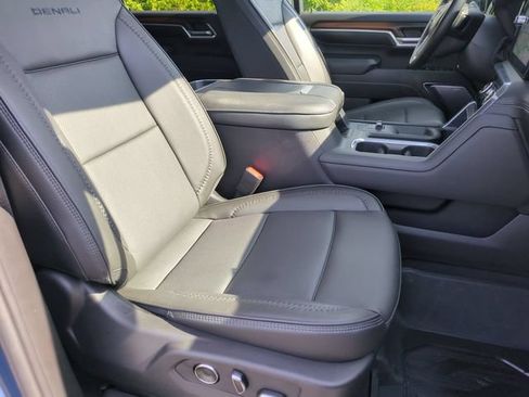 Used 2024 GMC Sierra 2500 Denali w/ Technology Package AWD/4WD image 35