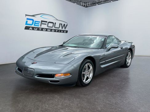 Used 2004 Chevrolet Corvette Coupe w/ Preferred Equipment Group RWD image 7