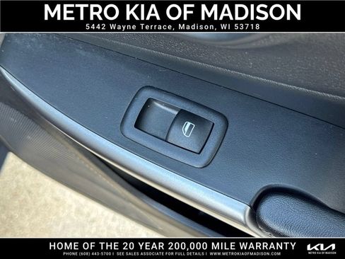 Used 2021 Jeep Cherokee Latitude Lux w/ Comfort/Convenience Group AWD/4WD image 38