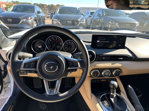 Used 2024 MAZDA MX-5 Miata Grand Touring w/ Weather Package image 10