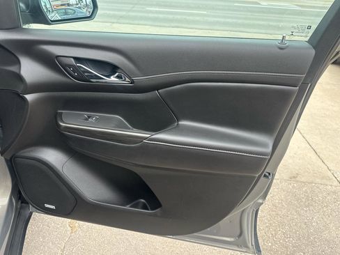 Used 2019 GMC Acadia SLT image 26