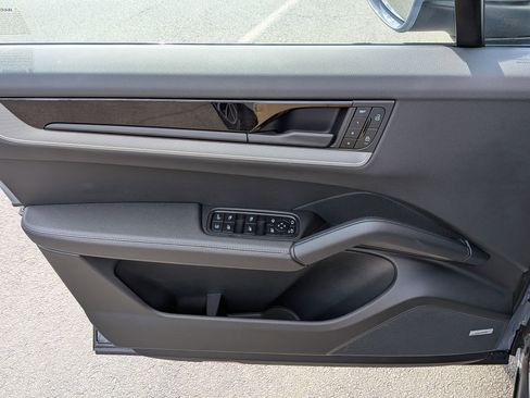 Certified 2025 Porsche Cayenne GTS AWD/4WD image 13