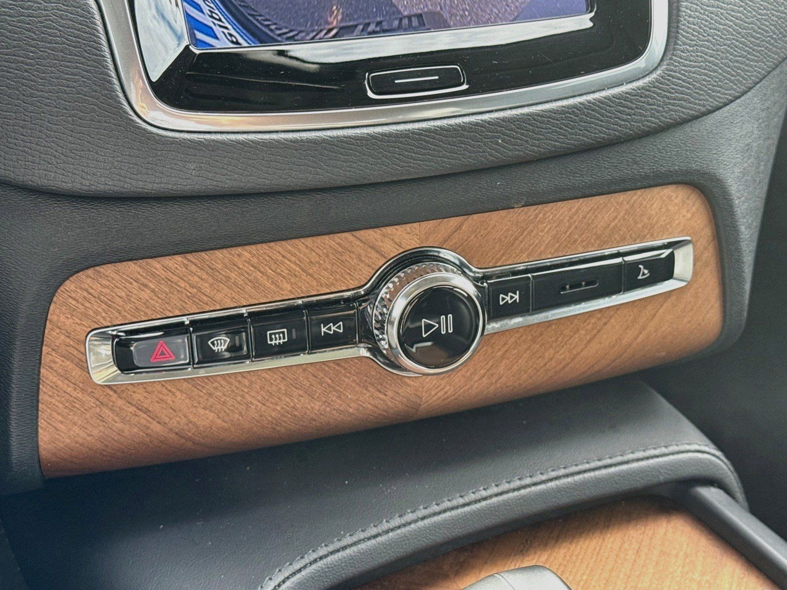 Used 2023 Volvo XC90 B6 Plus AWD/4WD image 17