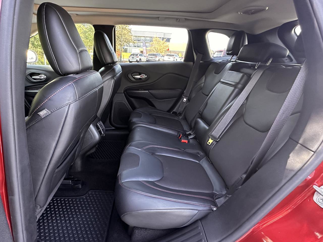 Used 2014 Jeep Cherokee Trailhawk w/ Comfort/Convenience Group AWD/4WD image 12