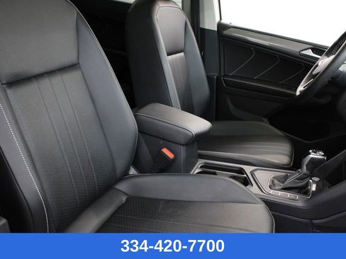 Certified 2023 Volkswagen Tiguan SE w/ Panoramic Sunroof Package image 23