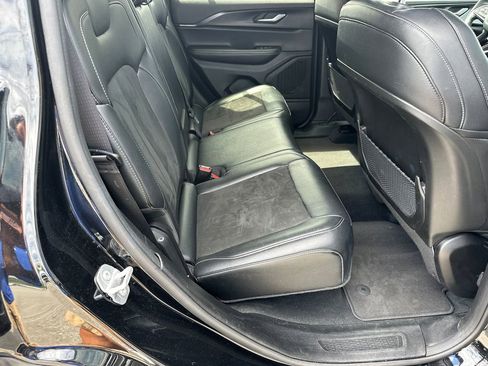 Used 2025 Jeep Grand Cherokee Altitude image 15