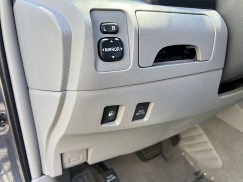 Used 2010 Toyota Camry Hybrid FWD image 16