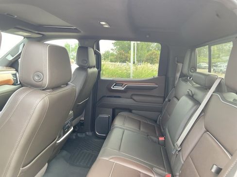 Used 2022 GMC Sierra 1500 Denali w/ Denali Reserve Package AWD/4WD image 17