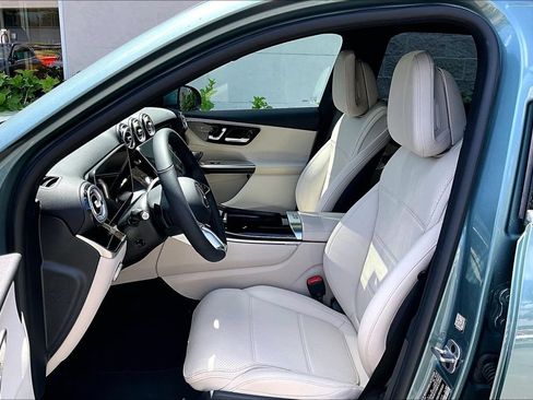 Used 2025 Mercedes-Benz GLC 300 4MATIC image 27