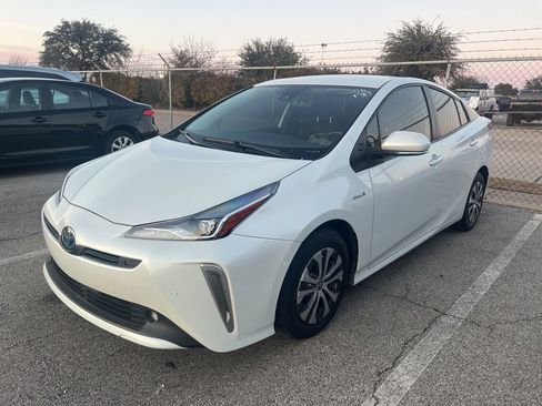 Used 2022 Toyota Prius XLE image 1