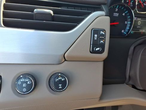 Used 2019 GMC Yukon XL SLT w/ Premium Edition AWD/4WD image 21