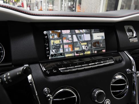 Used 2023 Rolls-Royce Cullinan w/ Cullinan Package image 15