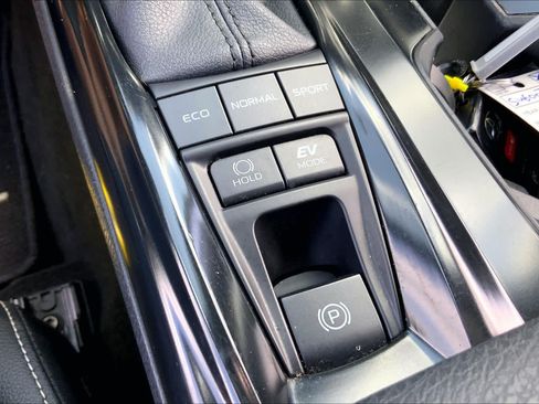 Used 2025 Toyota Camry SE w/ Multimedia Upgrade Package FWD image 33
