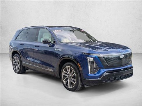 Used 2026 Cadillac Vistiq Sport image 3