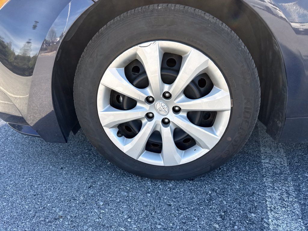 Used 2024 Toyota Corolla LE FWD image 13
