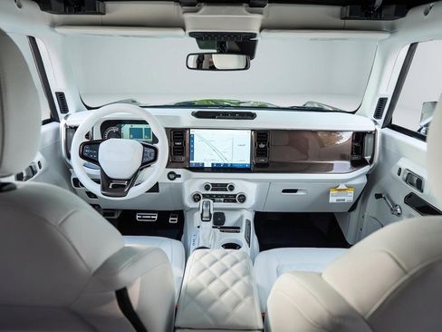 Used 2024 Ford Bronco Black Diamond image 4