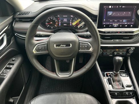 Used 2022 Jeep Compass Trailhawk AWD/4WD image 16
