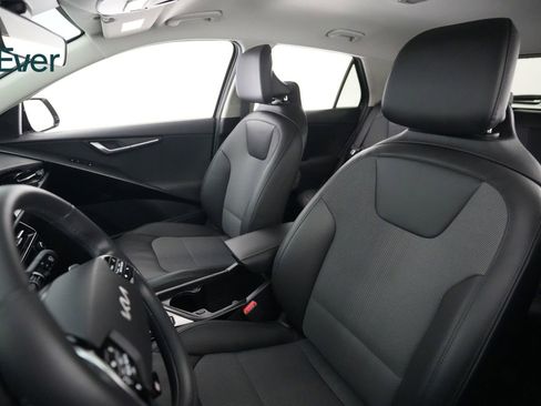 Used 2024 Kia Niro Wind w/ Wind Preserve Package FWD image 4