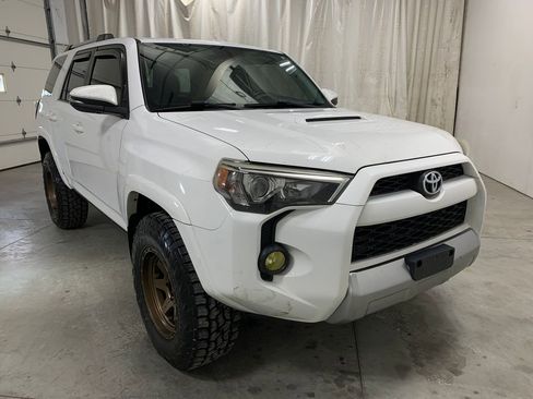 Used 2016 Toyota 4Runner SR5 image 2