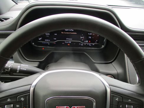 Used 2024 GMC Yukon SLT w/ SLT Luxury Package AWD/4WD image 33
