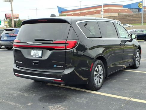 Used 2023 Chrysler Pacifica Touring-L FWD image 27