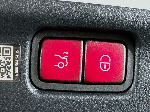 Used 2024 Mercedes-Benz C 300 Sedan image 29