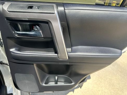 Used 2022 Toyota 4Runner TRD Sport AWD/4WD image 28