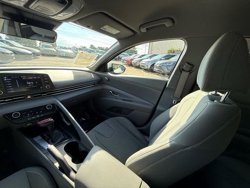 Used 2022 Hyundai Elantra SEL w/ Winter Weather Package image 20