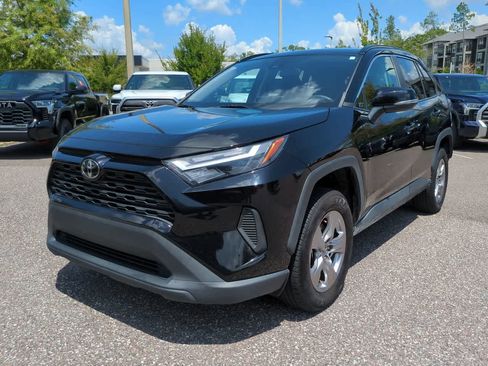 Used 2022 Toyota RAV4 XLE FWD image 2