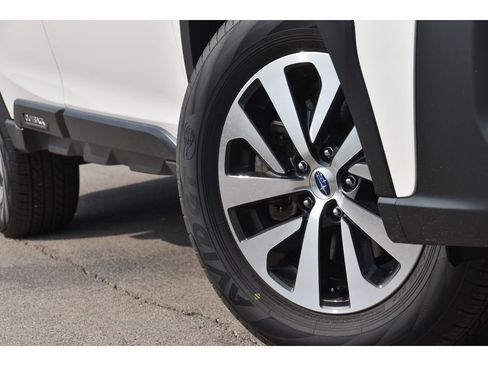 Used 2025 Subaru Outback Premium w/ Popular Package #1A image 10