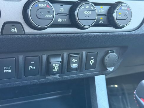Used 2019 Toyota Tacoma TRD Pro AWD/4WD image 24