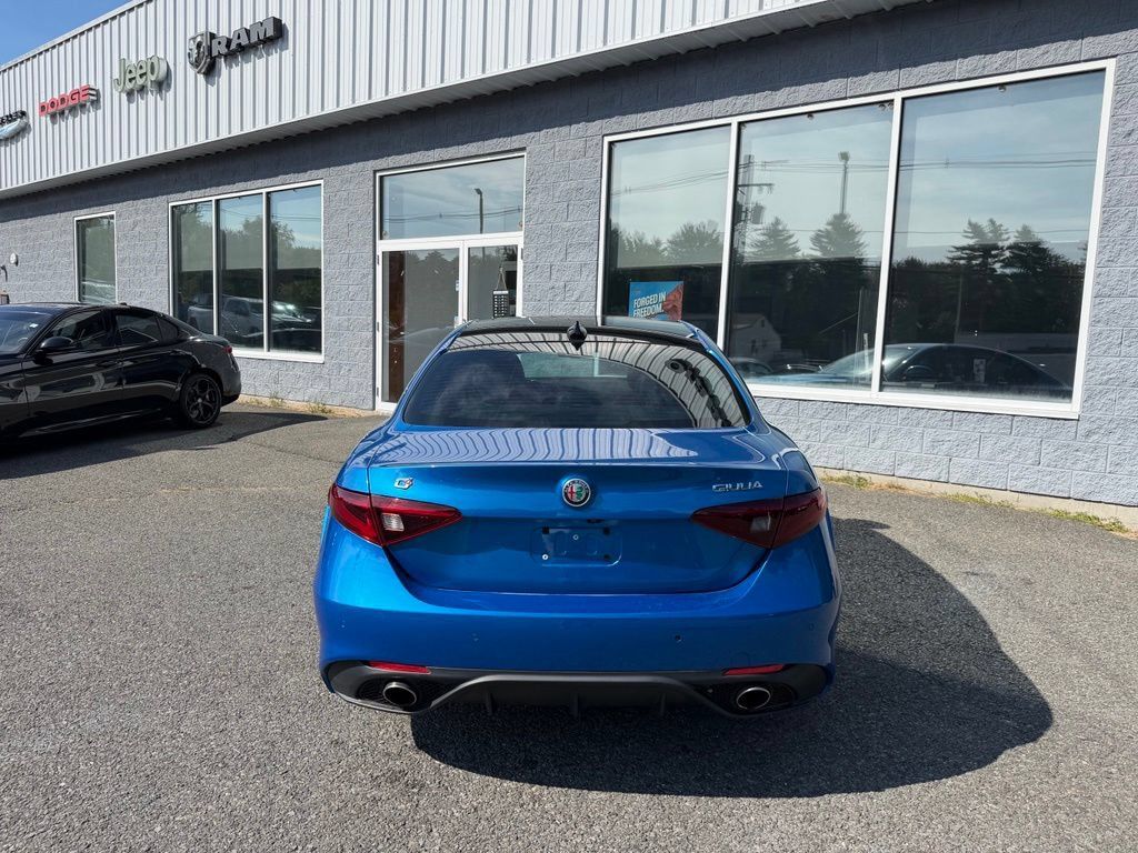 Used 2018 Alfa Romeo Giulia Ti Sport w/ Quick Order Package 22S Sport AWD/4WD image 5