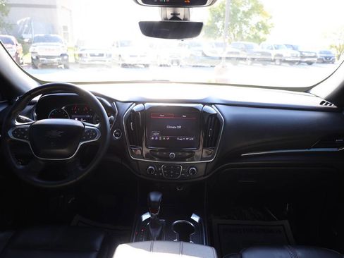 Used 2023 Chevrolet Traverse RS image 13
