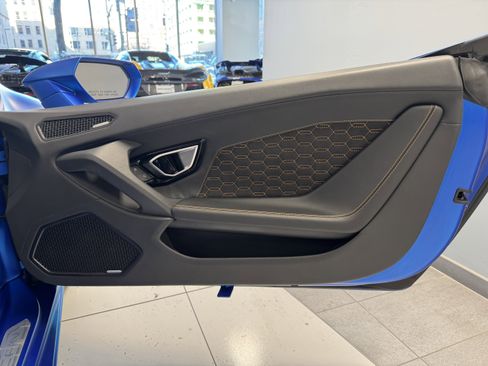 Used 2023 Lamborghini Huracan EVO image 21