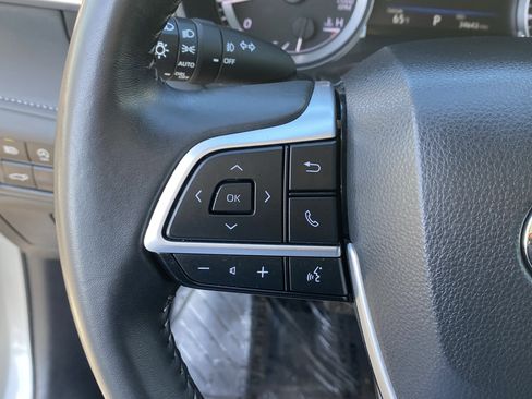 Used 2024 Toyota Highlander LE image 27