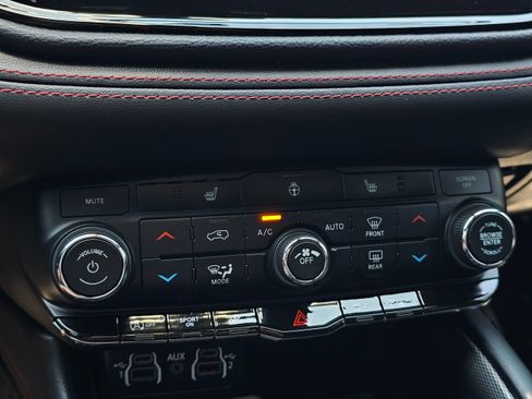 Used 2025 Dodge Durango GT w/ Blacktop Package RWD image 40